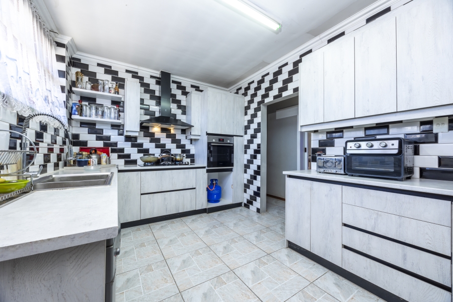 3 Bedroom Property for Sale in Windsor Park Western Cape